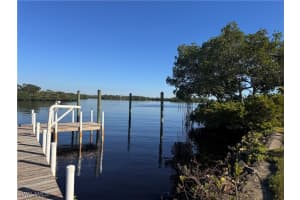 321 Shoreland Drive, Fort Myers, FL 33905 - MLS#224096505