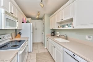 2121 Gulf Shore Boulevard, Naples, FL 34102 - MLS#224096694