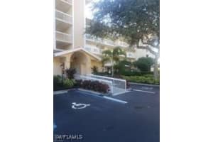 380 Horse Creek Dr 102, Naples