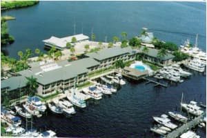 900 Broad Ave S 140, Naples