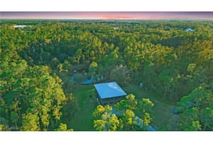 982 Honeybee Dr, Naples