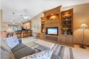 2918 Kings Lake Blvd 2918, Naples