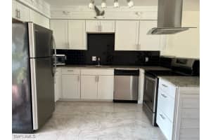656 Palm View Dr 4, Naples