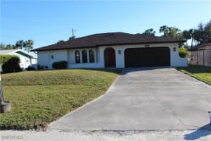 351 Lakeview Drive, North Fort Myers, FL 33917 Sold 05/09/25