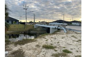 2 9th Street, Cape Coral, FL 33909 - MLS#224099449