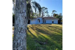 571 11th St Sw, Naples