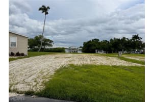 323 Shoreland Drive, Fort Myers, FL 33905 - MLS#224099778
