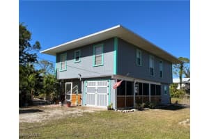 8595 Redwood Dr, St James City