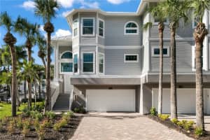 160 Barefoot Cir 38, Bonita Springs