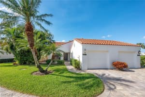 907 Reef Point Cir, Naples