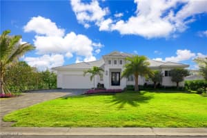 696 Fountainhead Ln, Naples