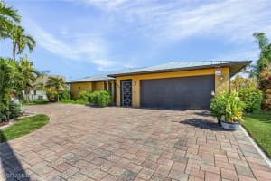 2807 Country Club Blvd, Cape Coral