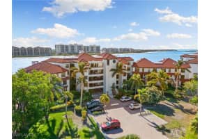 406 La Peninsula Boulevard, Naples, FL 34113 - MLS#224102125