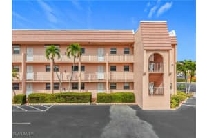 170 Turtle Lake Ct 211, Naples