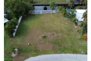 995 April Lane, North Fort Myers, FL 33903 - MLS#224102584