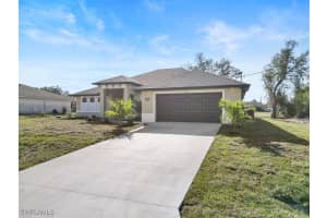 3703 17th Street, Lehigh Acres, FL 33971 Sold 03/12/25