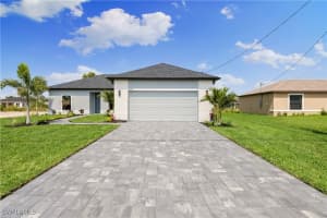 925 11th Terrace, Cape Coral, FL 33909 - MLS#224102845