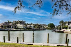 320 Bow Line Drive, Naples, FL 34103 - MLS#224102991