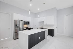 901 19th Terrace, Cape Coral, FL 33993 - MLS#224103305