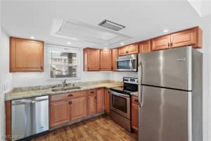 300 Valley Stream Drive, Naples, FL 34113 Sold 06/06/25