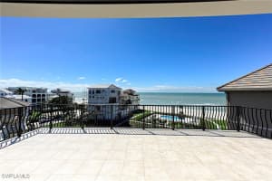 209 BAREFOOT BEACH Boulevard, Bonita Springs, FL 34134-8528 Sold 09/12/25