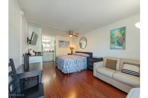 2555 Tamiami Trl N 109, Naples