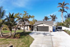 2471 Sanibel Boulevard, St James City, FL 33956 Sold 09/02/25