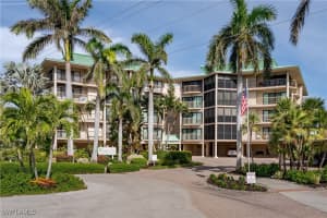 845 COLLIER Court, Marco Island, FL 34145 - MLS#224104324