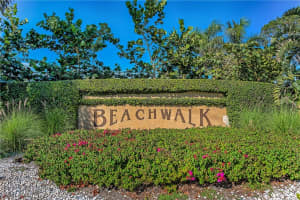 522 Beachwalk Cir, Naples