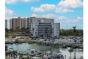 25 BLUEBILL Avenue, Naples, FL 34108 - MLS#224104403
