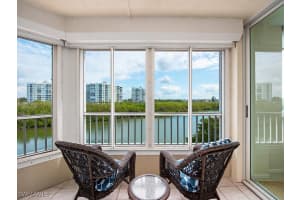 25 BLUEBILL Avenue, Naples, FL 34108 - MLS#224104403