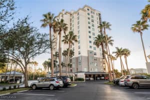 420 Cove Tower Drive, Naples, FL 34110 Sold 01/30/25