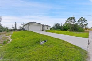 957 Commodore Street, Lehigh Acres, FL 33974 - MLS#224104828