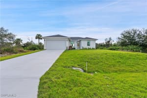 957 Commodore Street, Lehigh Acres, FL 33974 - MLS#224104828
