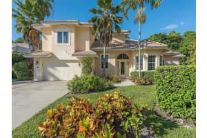 657 Soliel Dr, Naples