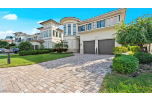 2879 Coco Lakes Drive, Naples, FL 34105 Sold 02/13/25