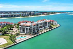 700 La Peninsula Blvd 401, Naples