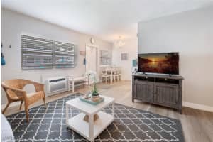 532 4th Ave S 2, Naples