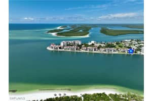 122 La Peninsula Blvd 122, Naples
