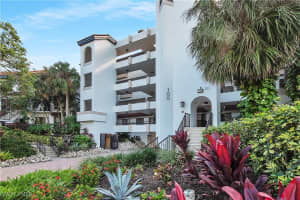 122 La Peninsula Boulevard, Naples, FL 34113 - MLS#225000623