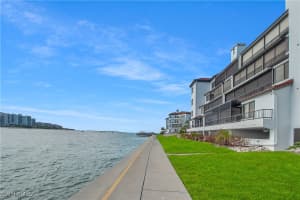 122 La Peninsula Boulevard, Naples, FL 34113 - MLS#225000623