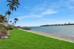 122 La Peninsula Boulevard, Naples, FL 34113 - MLS#225000623