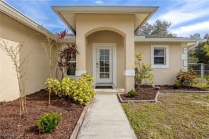 2219 Lincoln Park Avenue, Alva, FL 33920 Sold 02/28/25