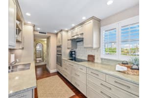 300 Park Shore Drive, Naples, FL 34103 - MLS#225000867
