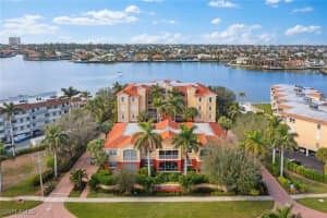 790 W Elkcam Cir 103, Marco Island