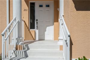 13870 Eagle Ridge Lakes Drive, Fort Myers, FL 33912 Sold 03/18/25