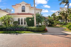 8723 La Palma Lane, Naples, FL 34108 - MLS#225001530