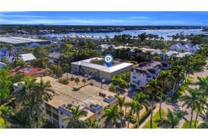 975 9th Avenue, Naples, FL 34102 - MLS#225001632