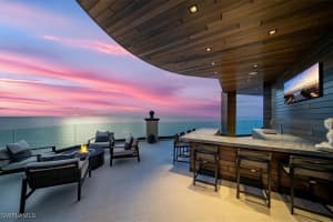 81 Seagate Dr Ph20, Naples