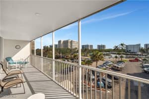 5 Bluebill Avenue, Naples, FL 34108 - MLS#225001853